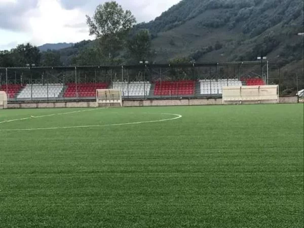 Çatalpınar ve Aybastı İlçe Futbol Sahalarına Tribün Yapıldı