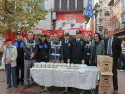 Polis Bin 500 Vatandaşa Aşure Dağıttı
