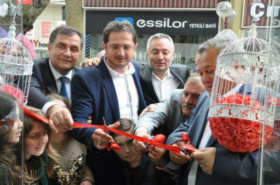 Güneş Kuyumcu Yeni Dizaynıyla Hizmete Açıldı