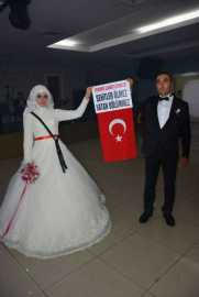 Gelin-Damattan Düğünde Anlamlı Mesaj
