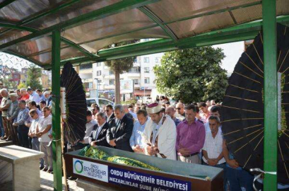 Sezgin Öğretmen Son Yolculuğuna Uğurlandı