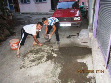 Büyükşehir Yıktı,Vatandaş Yaptı.!