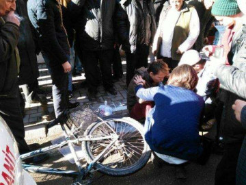 Kamyonet Bisiklete Çarptı: 1 Yaralı