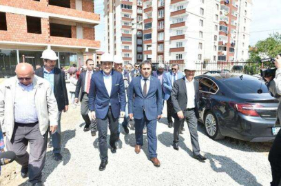 Başkan Hazinedar, Annesi Adına Yaptırdığı Okul inşaatını inceledi