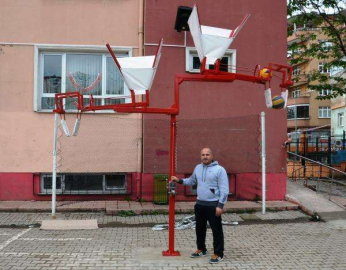 Öğretmenden Voleybol Smaç Makinesi