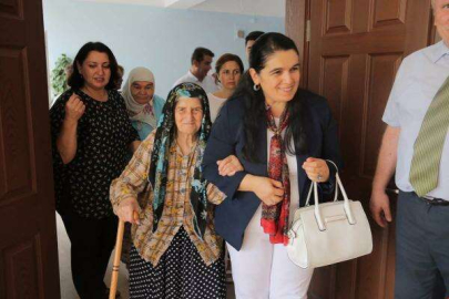 Selda Yavuz, Huzurevi Sakinlerini Ziyaret Etti