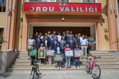 Vali Yavuz, Dereceye Giren Öğrencilere Ödüllerini Verdi