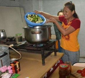 “Filipinli Gelin” Türk Yemeklerini Öğreniyor