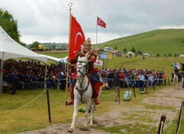 Emir Kümbet ve 6 Bin Şehit Anıldı