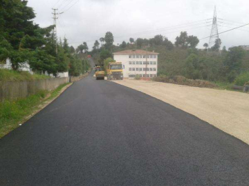 Ordu Büyükşehir Belediyesi Sıcak Asfalt Çalışmalarını Sürdürüyor