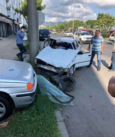 Zincirleme Trafik Kazasında 2 Kişi Yaralandı