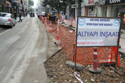 Sırrıpaşa Caddesi’nin Altyapısı Yenileniyor