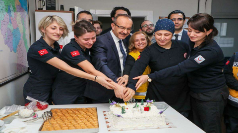 Vali Yavuz, Yeni Yıla Çalışarak Giren Kamu Görevlilerini Ziyaret Etti