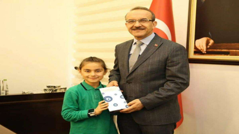 “Dyned Konuşturur” Projesinde Başarılı Olan Öğrencileri Ödüllendirdi