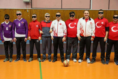 Vali Yavuz, Görme Engellilerle Futbol Oynadı