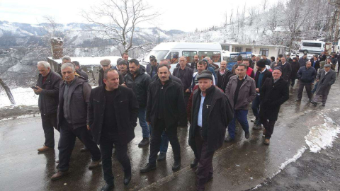 Bin 800 Nüfuslu Mahalle Komple Şehre Taşınmak İstiyor