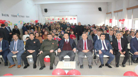 Karnelerini Anneleriyle Aldılar