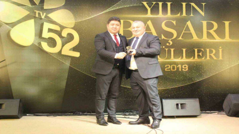 ‘İnsana Hizmet ve Hürmet Eden Belediyecilik’ anlayışı ile çalışmalarını sürdüren Altınordu Belediyesi kültür-sanat etkinliklerine de devam ediyor. Bu kapsamda projeler üreten Altınordu Belediyesi çocuklara karne hediyesi olarak hazırladığı “Sevimli Dostla