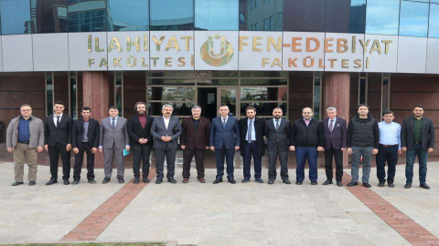 Rektör Akdoğan, İlahiyat Fakültesi Akademik ve İdari Personeli ile Bir Araya Geldi