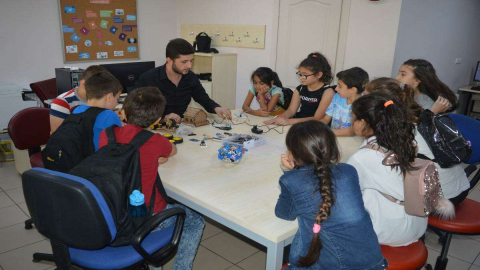 Mimar Sinan Bilgi Evinde Öğrenciler Kendini Keşfediyor
