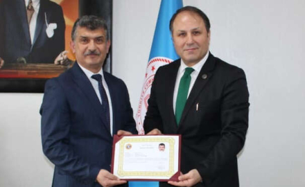 Fatsa İlçe Milli Eğitim Müdürü  Saygın Atinkaya’ya “Başarı Belgesi” Takdim Edildi