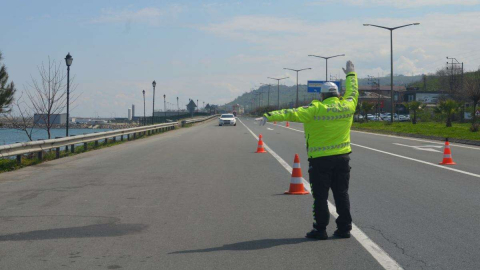 736  Araç Sürücüsü Trafikten Men Edildi