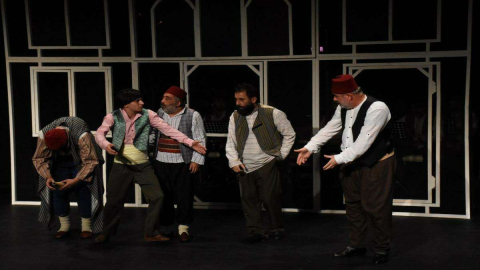 56 Yıldır Perdelerini Hiç Kapatmadı