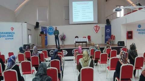 Kur’an Kursu Öğreticilerine Seminer