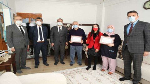 BAŞKAN KİBAR’DAN EMEKTAR ÖĞRETMENLERE VEFA