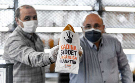 Ordu’da, Ekmekler “Ekmeğimiz Aşımız, Kadınlar Baş Tacımız” Yazılı Kese Kağıtlarıyla Verildi