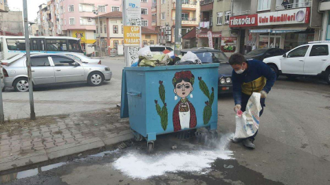 Çöp Konteynerleri Virüs Tehlikesine Karşı İlaçlanıyor
