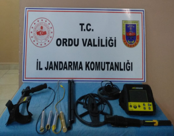 3 Defineci Suçüstü Yakalandı