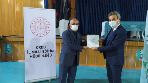 Ünye'de E-Twinning Projesi Yapan İdareci ve Öğretmenlere Belgeleri Takdim Edildi