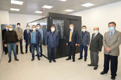 Rektör Akdoğan, Yenilenen Veri Merkezi’nde İncelemelerde Bulundu