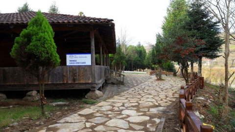 Tarihi Caminin Çevresi Yenilendi