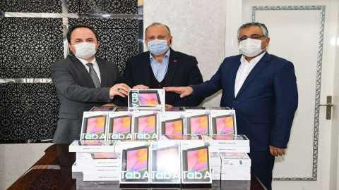 Ünye Belediyesi’nden Öğrencilere Tablet Desteği