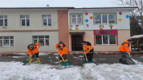 Okul Bahçeleri Öğrenciler İçin Temizlendi
