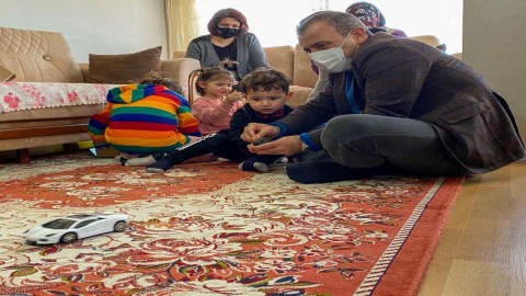 Vali ve Eşinden Aile Ziyareti