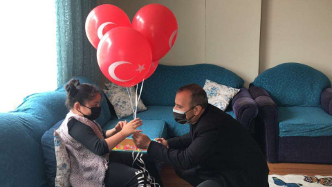 Vali Sonel, Çocukları Sevindirdi