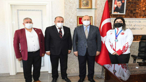 Başarılı Sporcular Ödüllendirildi