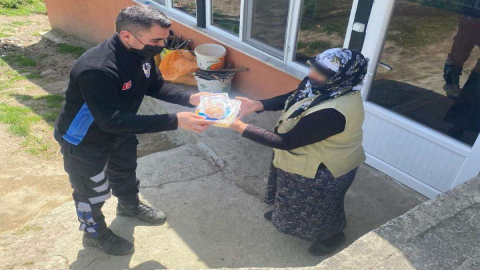 Aşevinde Kazanlar Onlar İçin Kaynıyor