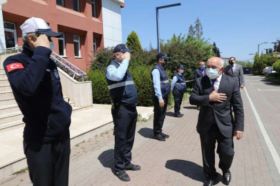 Başkan Vekili Tezcan, İtfaiye ve Zabıta Ekipleri İle Bayramlaştı