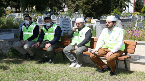 Mezarlıklar Duasız Kalmadı