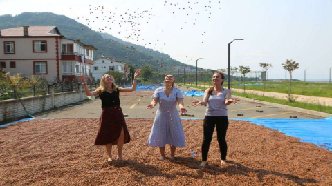 Amerikalı ve Rus İki Arkadaş Ordu’da Kendi Çikolatalarını Yaptı