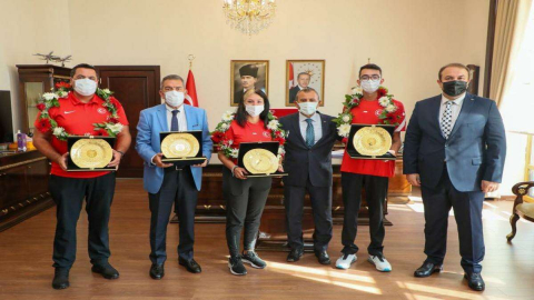 Şampiyon Okçulardan Vali Sonel’e Ziyaret