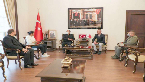 Olimpiyat Şampiyonu Sürmeneli, Vali Sonel’i Ziyaret Etti