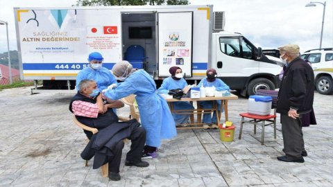 Mobil Sağlık Tarama Aracı Aşı İçin Kırsal Mahallelerde