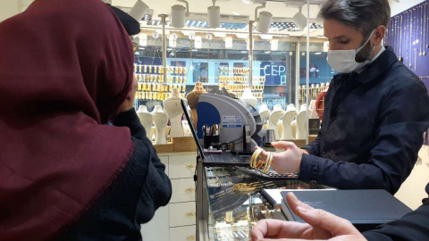 Eroğlu Kuyumculuğun Sahibi Arif Eroğlu: “Altın Güvenilir Bir Liman”