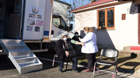 Mobil Sağlık Tarama Aracı Aşı İçin Kırsal Mahallelerde