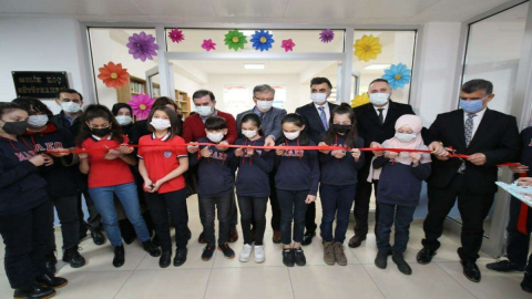 Koç Ailesinden İki Ayrı Okula Kütüphane